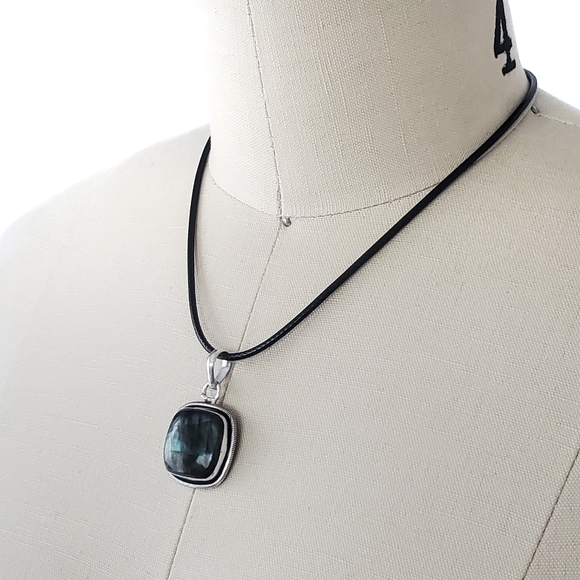 Handmade Labradorite Gemstone Set in 925 Sterling Silver Pendant 1.38", NWT - Picture 10 of 13